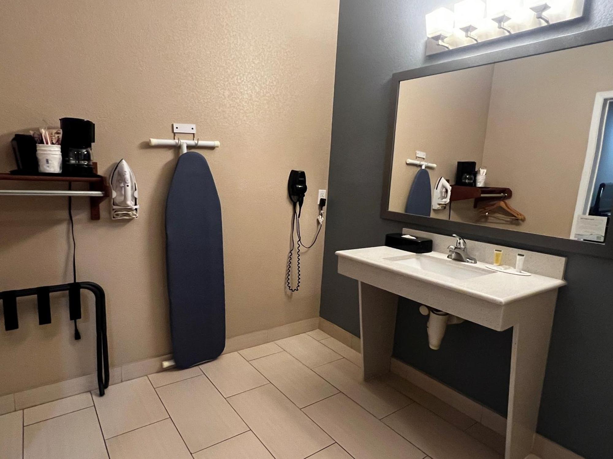 Motel Super 8 By Wyndham Center Zewnętrze zdjęcie