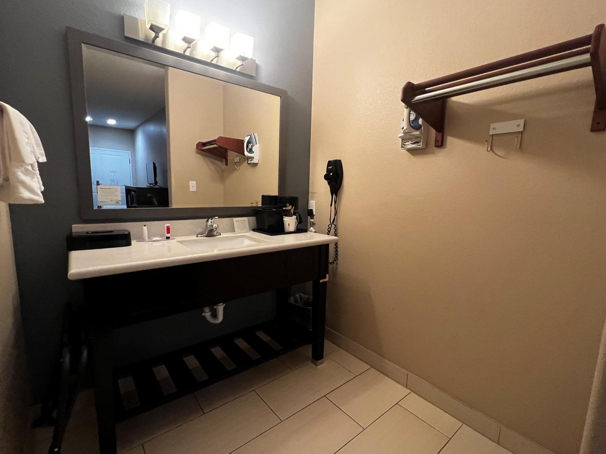 Motel Super 8 By Wyndham Center Zewnętrze zdjęcie